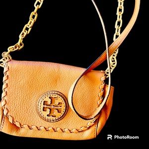 Tory Burch Marion Small camel brown leather crossbody bag. Perfect for festival